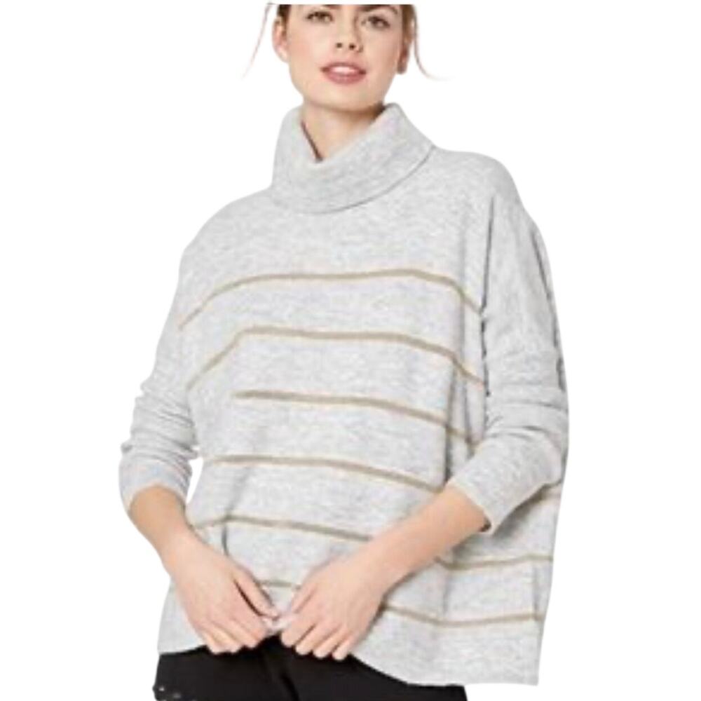 CUPCAKES & CASHMERE Women’s Gray and Metallic Gold Striped Turtleneck